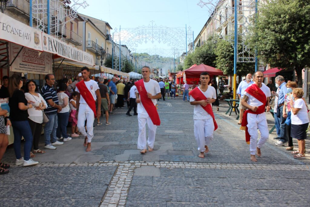 MUGNANO. Ieri la marcia dei Battenti in onore a San Pellegrino