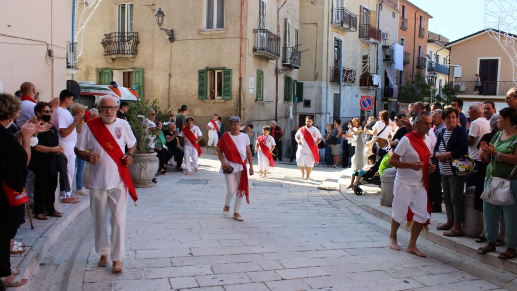 MUGNANO. Ieri la marcia dei Battenti in onore a San Pellegrino