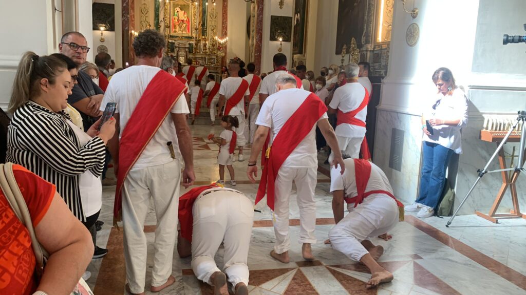 ALTAVILLA IRPINA. Le foto dei Battenti avellani in onore di San Pellegrino