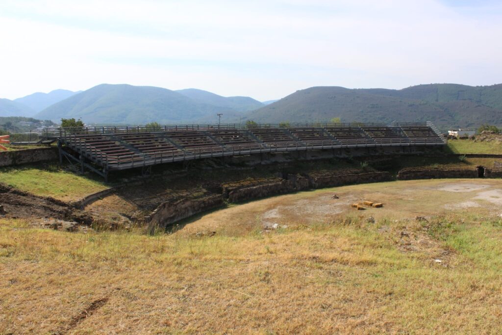 Avella  Visita ai monumenti da parte dei membri del Centro 66 dellArciconfraternita Universale di Santa Filomena