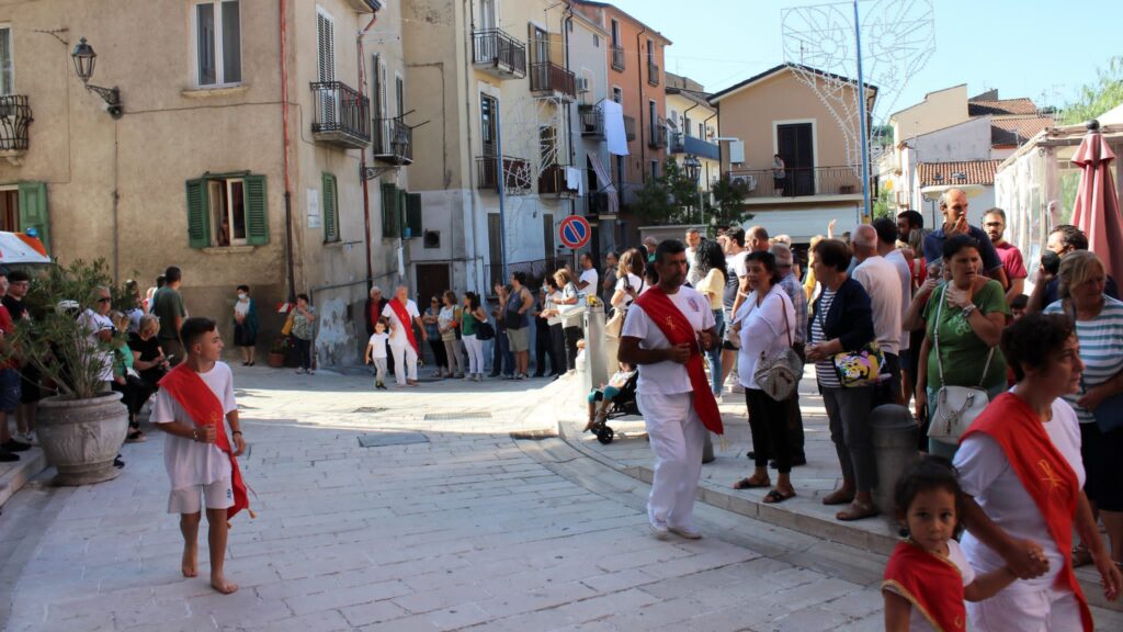 MUGNANO. Ieri la marcia dei Battenti in onore a San Pellegrino