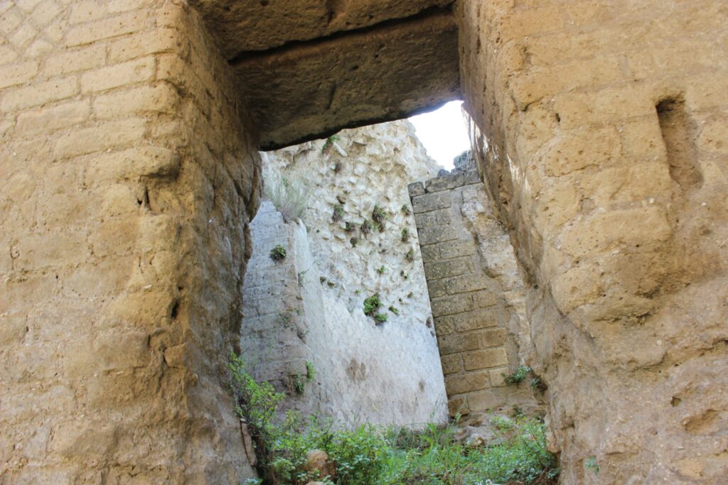 Avella  Visita ai monumenti da parte dei membri del Centro 66 dellArciconfraternita Universale di Santa Filomena