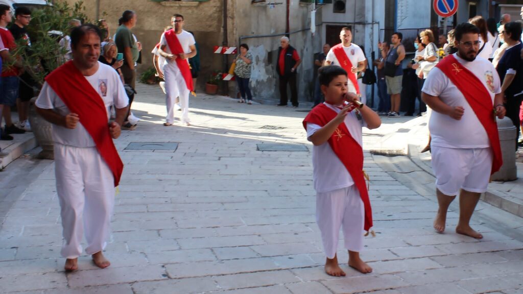 MUGNANO. Ieri la marcia dei Battenti in onore a San Pellegrino