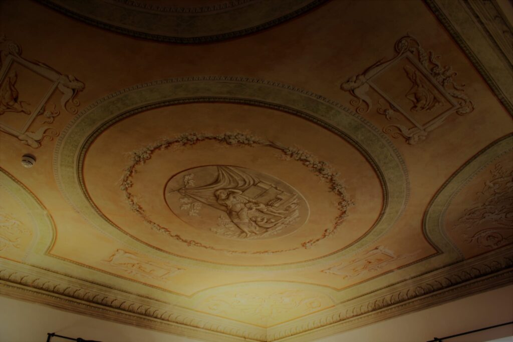 Avella  Visita ai monumenti da parte dei membri del Centro 66 dellArciconfraternita Universale di Santa Filomena