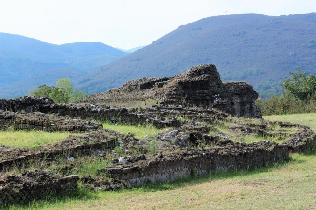 Avella  Visita ai monumenti da parte dei membri del Centro 66 dellArciconfraternita Universale di Santa Filomena