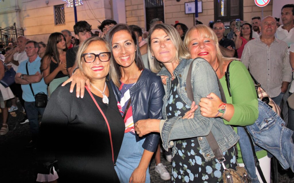 Mugnano  Festa di Santa Filomena semplicemente perfetta! Andrea Sannino incanta. Foto & Video