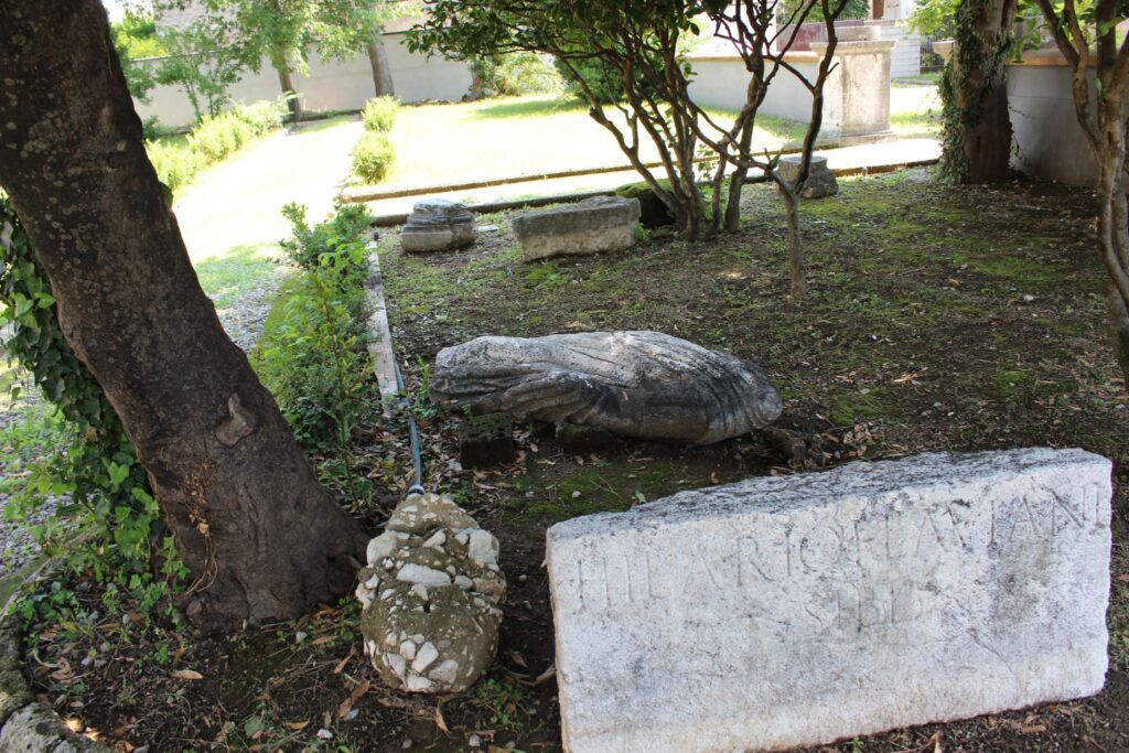 Avella  Visita ai monumenti da parte dei membri del Centro 66 dellArciconfraternita Universale di Santa Filomena