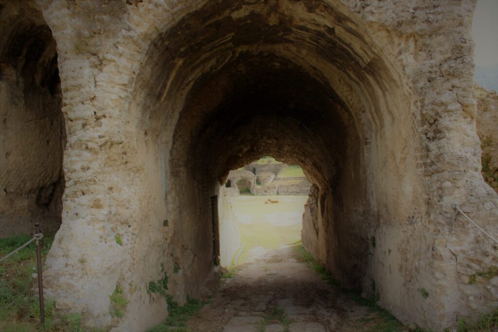 Avella  Visita ai monumenti da parte dei membri del Centro 66 dellArciconfraternita Universale di Santa Filomena