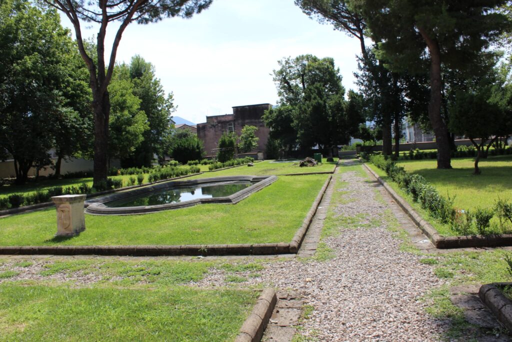 Avella  Visita ai monumenti da parte dei membri del Centro 66 dellArciconfraternita Universale di Santa Filomena