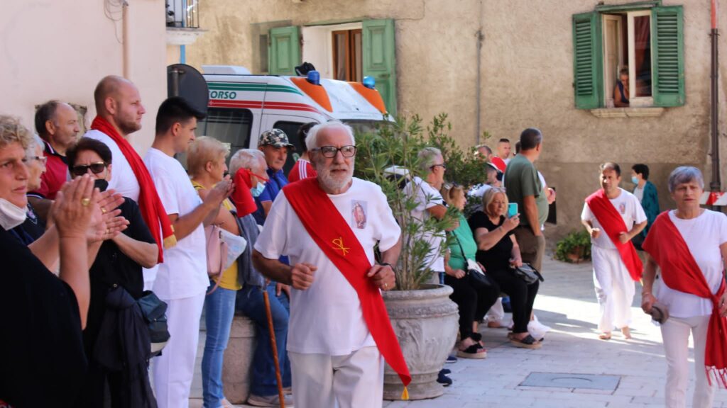 MUGNANO. Ieri la marcia dei Battenti in onore a San Pellegrino