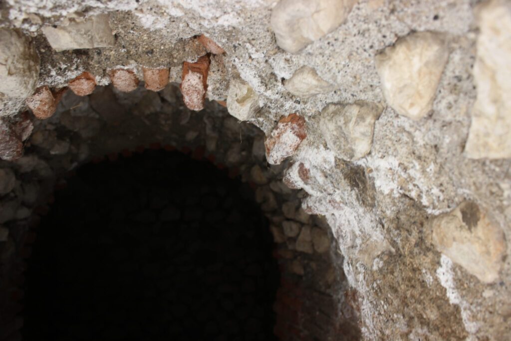 Avella  Visita ai monumenti da parte dei membri del Centro 66 dellArciconfraternita Universale di Santa Filomena