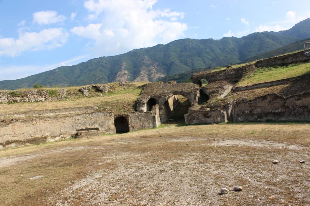 Avella  Visita ai monumenti da parte dei membri del Centro 66 dellArciconfraternita Universale di Santa Filomena