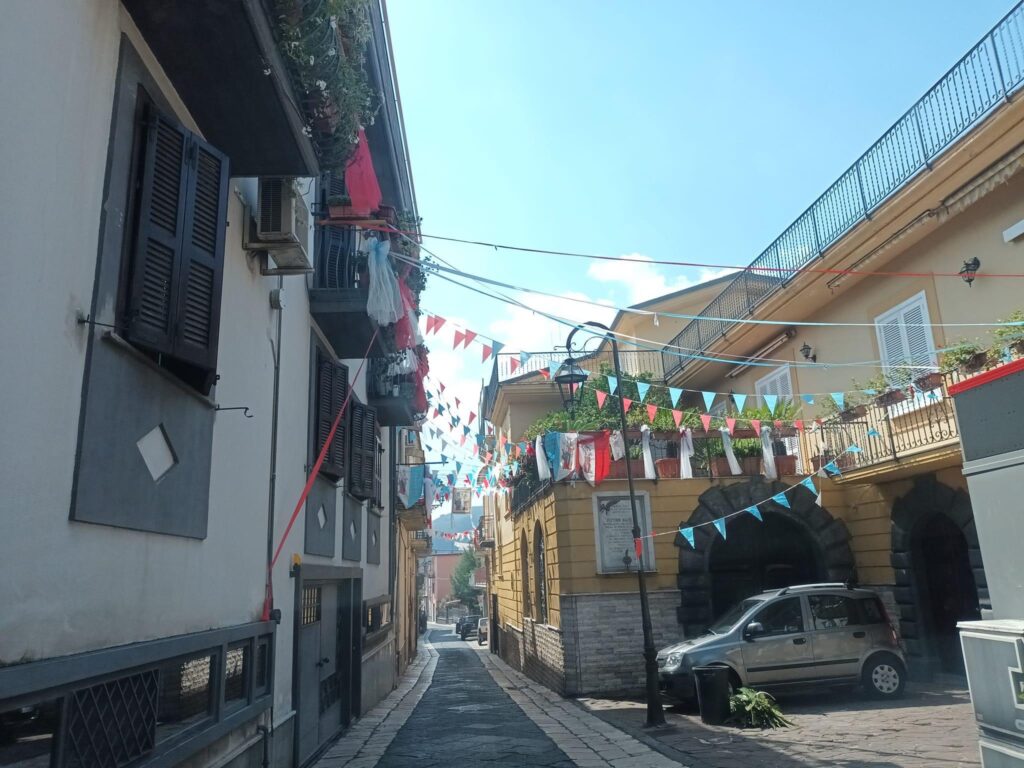 AVELLA. La cittadina archeologica si addobba a festa in vista della festa patronale
