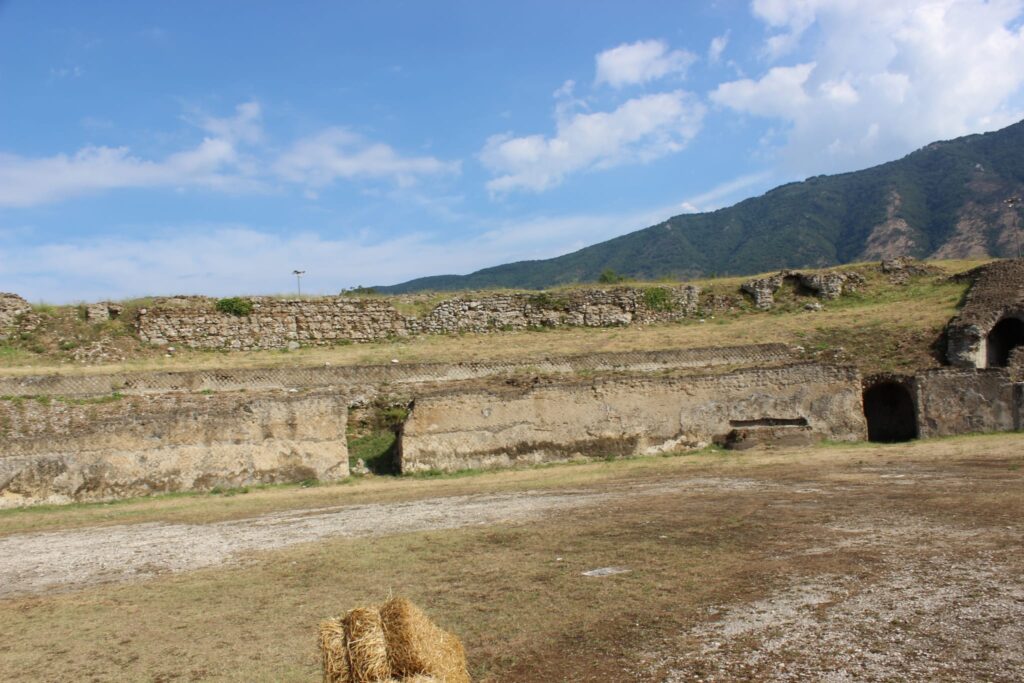 Avella  Visita ai monumenti da parte dei membri del Centro 66 dellArciconfraternita Universale di Santa Filomena