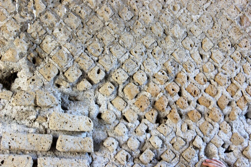 Avella  Visita ai monumenti da parte dei membri del Centro 66 dellArciconfraternita Universale di Santa Filomena