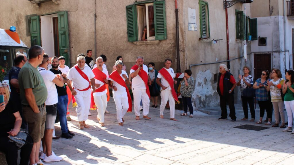 MUGNANO. Ieri la marcia dei Battenti in onore a San Pellegrino