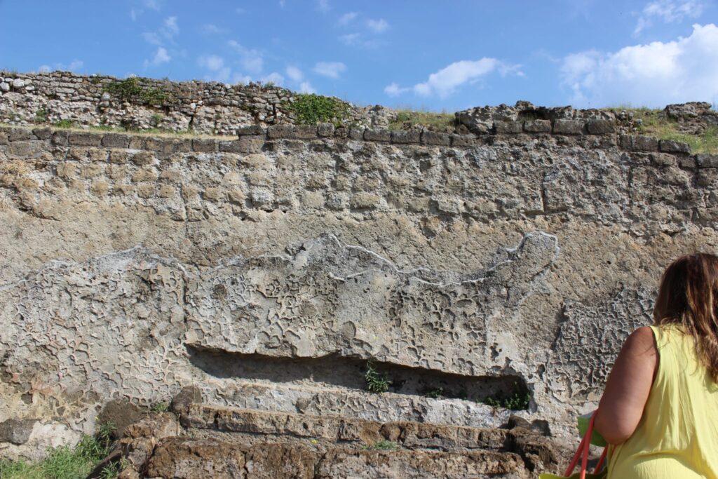 Avella  Visita ai monumenti da parte dei membri del Centro 66 dellArciconfraternita Universale di Santa Filomena