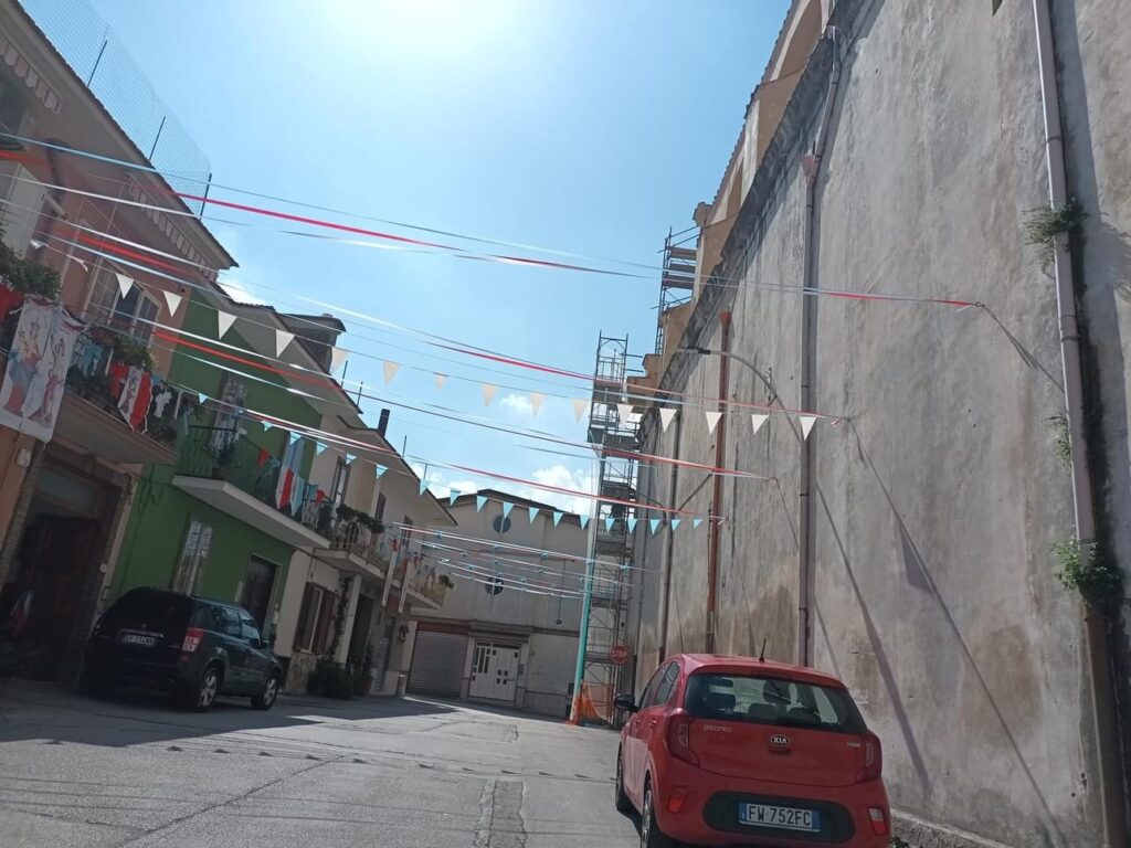 AVELLA. La cittadina archeologica si addobba a festa in vista della festa patronale