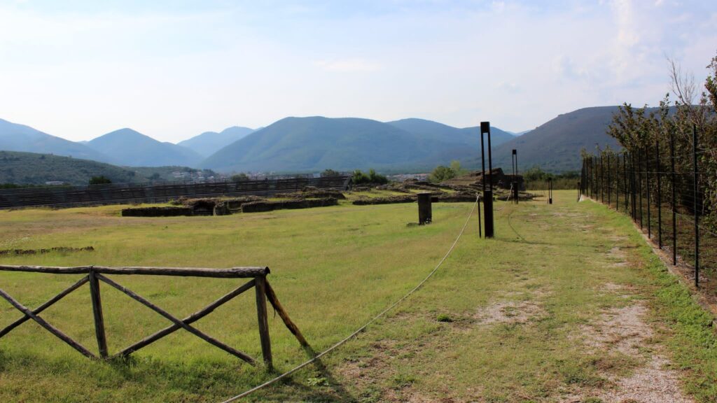 Avella  Visita ai monumenti da parte dei membri del Centro 66 dellArciconfraternita Universale di Santa Filomena