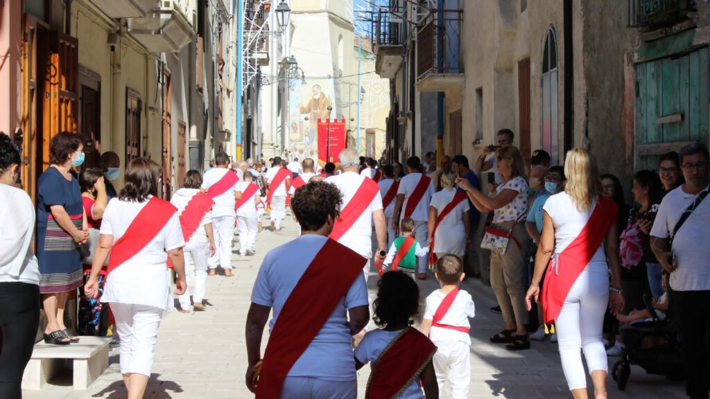 MUGNANO. Ieri la marcia dei Battenti in onore a San Pellegrino