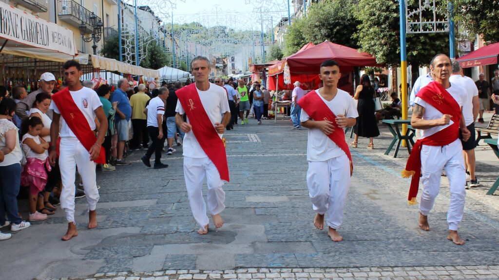 MUGNANO. Ieri la marcia dei Battenti in onore a San Pellegrino