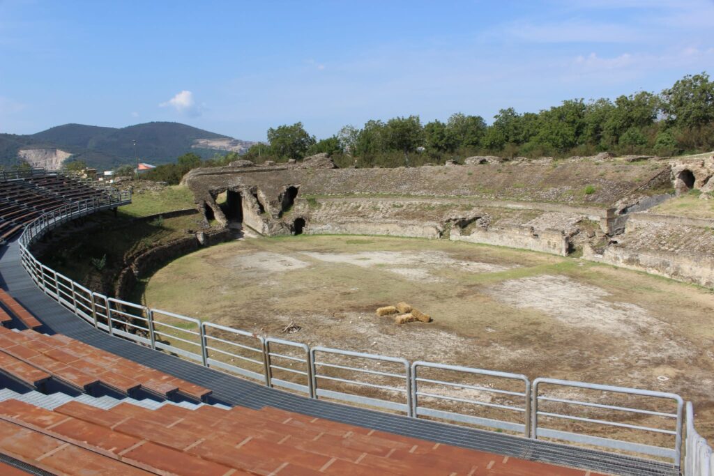Avella  Visita ai monumenti da parte dei membri del Centro 66 dellArciconfraternita Universale di Santa Filomena