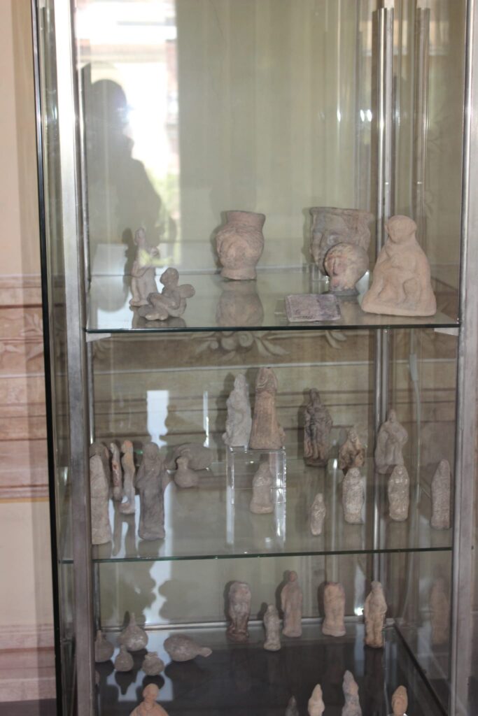 Avella  Visita ai monumenti da parte dei membri del Centro 66 dellArciconfraternita Universale di Santa Filomena