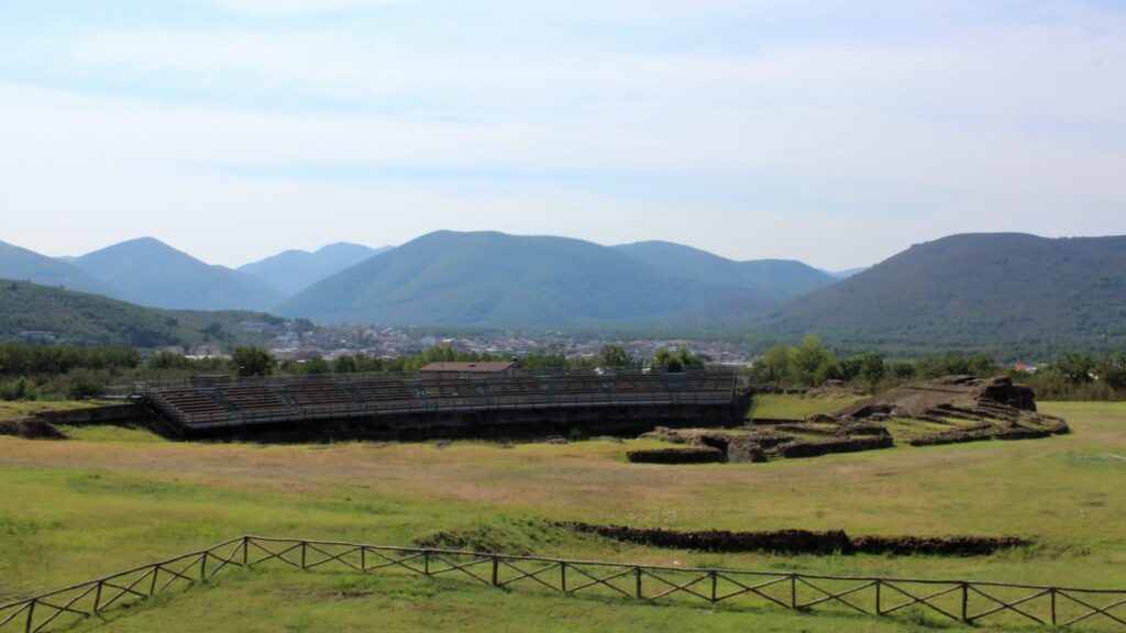 Avella  Visita ai monumenti da parte dei membri del Centro 66 dellArciconfraternita Universale di Santa Filomena