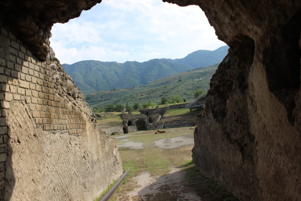 Avella  Visita ai monumenti da parte dei membri del Centro 66 dellArciconfraternita Universale di Santa Filomena