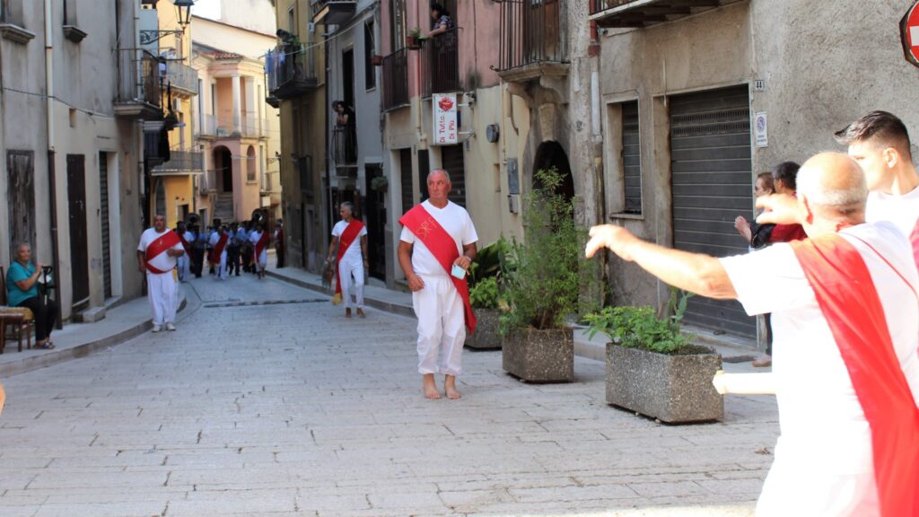 MUGNANO. Ieri la marcia dei Battenti in onore a San Pellegrino