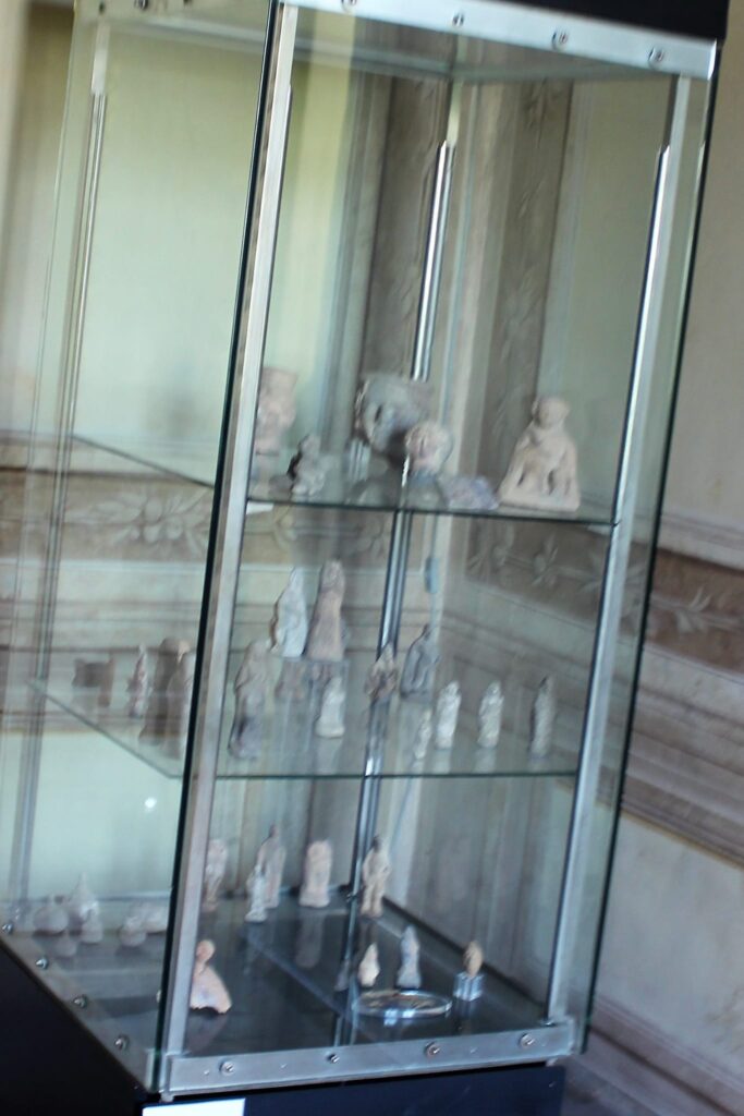 Avella  Visita ai monumenti da parte dei membri del Centro 66 dellArciconfraternita Universale di Santa Filomena