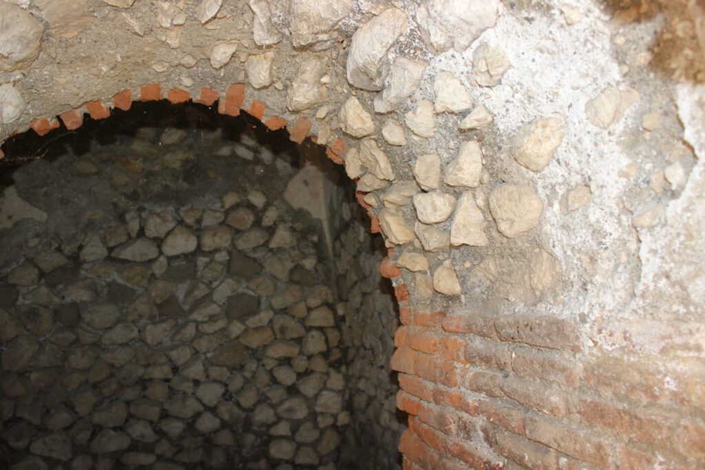 Avella  Visita ai monumenti da parte dei membri del Centro 66 dellArciconfraternita Universale di Santa Filomena