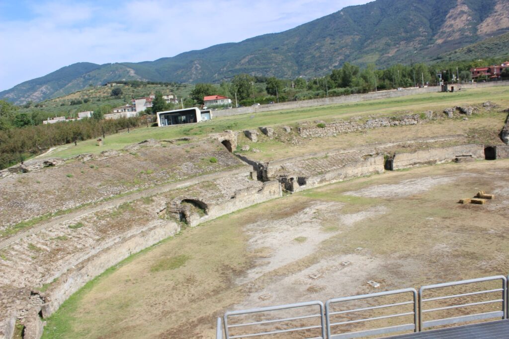 Avella  Visita ai monumenti da parte dei membri del Centro 66 dellArciconfraternita Universale di Santa Filomena