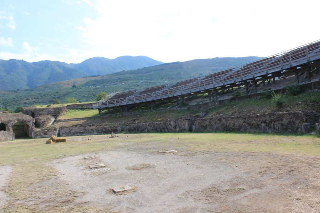 Avella  Visita ai monumenti da parte dei membri del Centro 66 dellArciconfraternita Universale di Santa Filomena