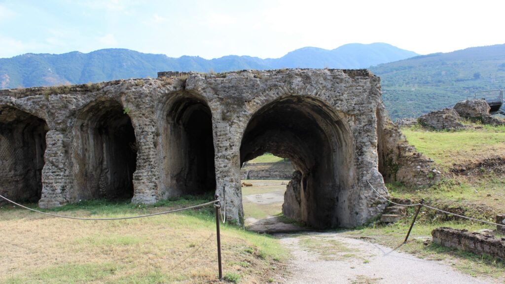 Avella  Visita ai monumenti da parte dei membri del Centro 66 dellArciconfraternita Universale di Santa Filomena