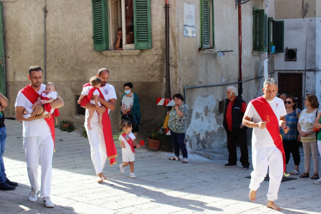MUGNANO. Ieri la marcia dei Battenti in onore a San Pellegrino