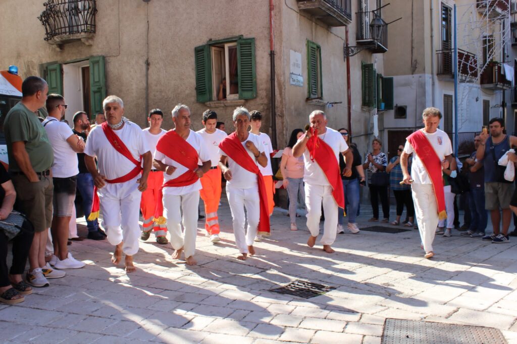 MUGNANO. Ieri la marcia dei Battenti in onore a San Pellegrino