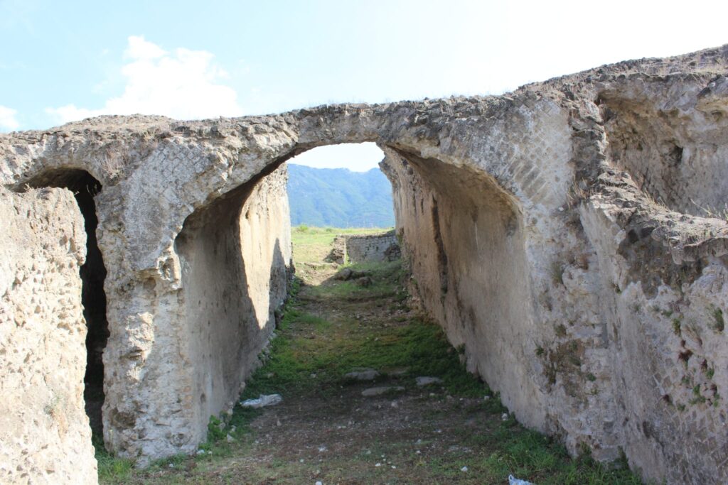 Avella  Visita ai monumenti da parte dei membri del Centro 66 dellArciconfraternita Universale di Santa Filomena