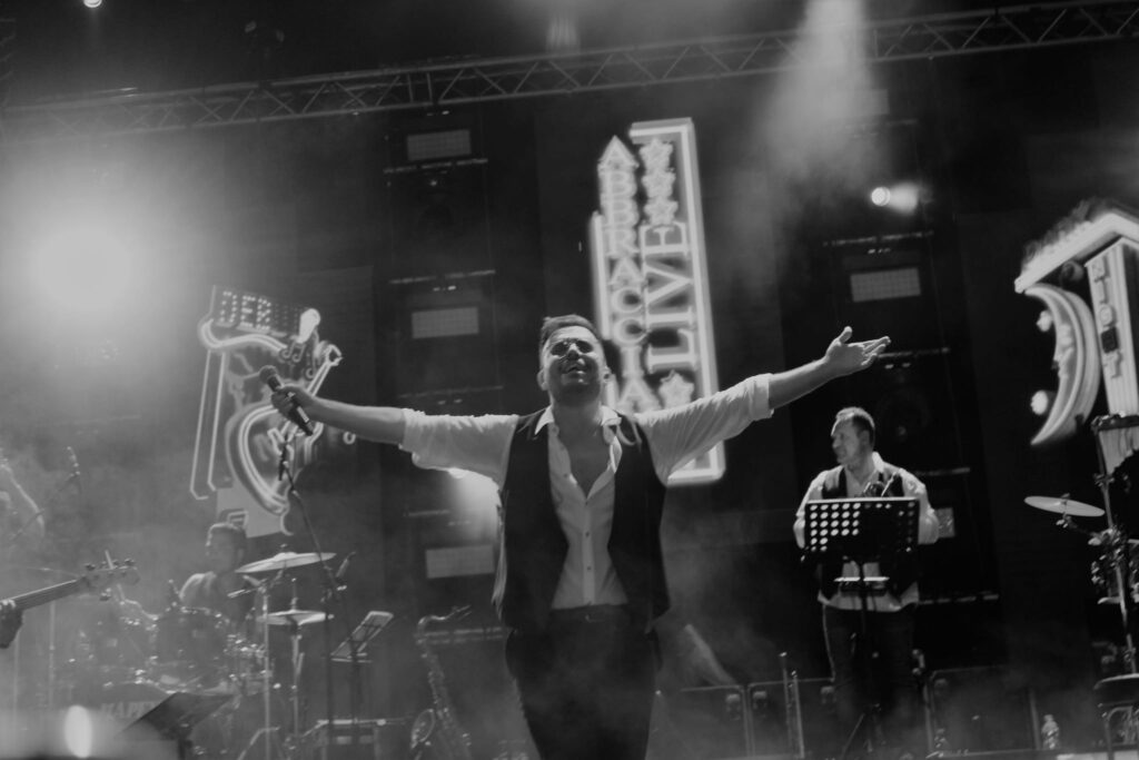 Mugnano  Festa di Santa Filomena semplicemente perfetta! Andrea Sannino incanta. Foto & Video