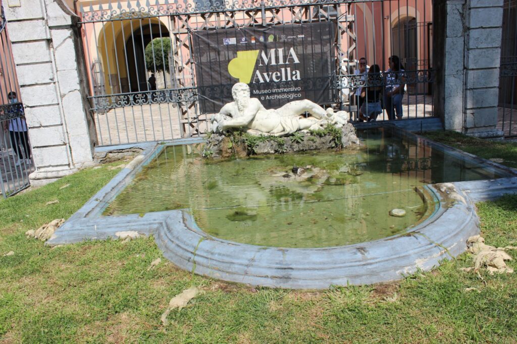 Avella  Visita ai monumenti da parte dei membri del Centro 66 dellArciconfraternita Universale di Santa Filomena