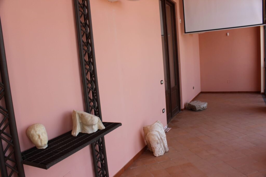 Avella  Visita ai monumenti da parte dei membri del Centro 66 dellArciconfraternita Universale di Santa Filomena