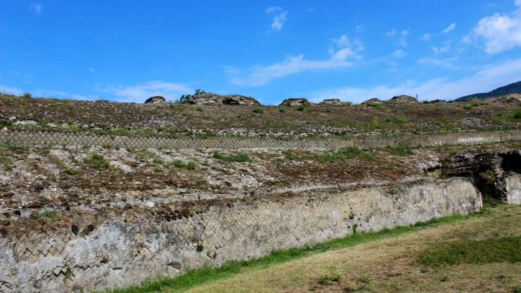 Avella  Visita ai monumenti da parte dei membri del Centro 66 dellArciconfraternita Universale di Santa Filomena