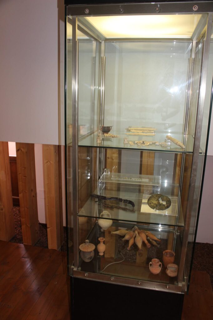 Avella  Visita ai monumenti da parte dei membri del Centro 66 dellArciconfraternita Universale di Santa Filomena