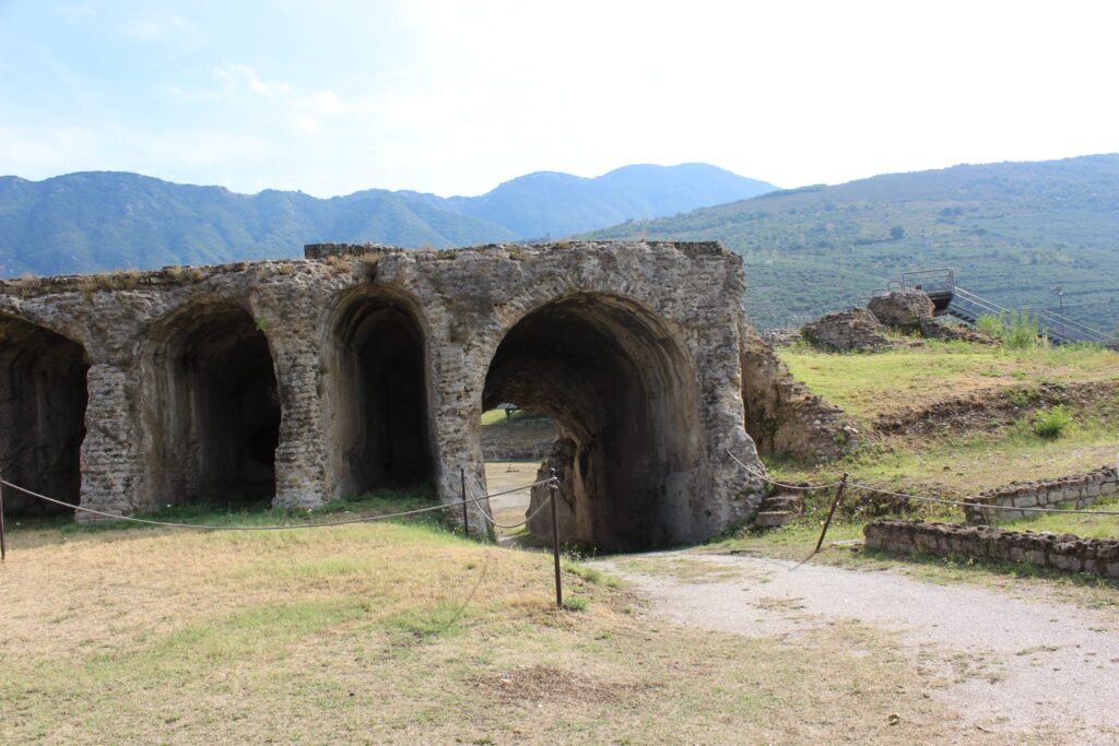 Avella  Visita ai monumenti da parte dei membri del Centro 66 dellArciconfraternita Universale di Santa Filomena