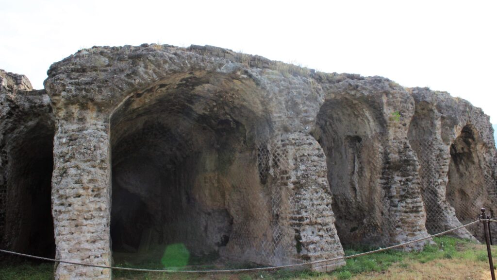 Avella  Visita ai monumenti da parte dei membri del Centro 66 dellArciconfraternita Universale di Santa Filomena