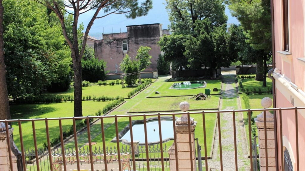 Avella  Visita ai monumenti da parte dei membri del Centro 66 dellArciconfraternita Universale di Santa Filomena