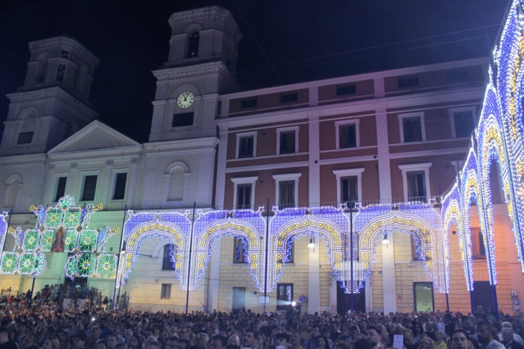 Mugnano  Festa di Santa Filomena semplicemente perfetta! Andrea Sannino incanta. Foto & Video
