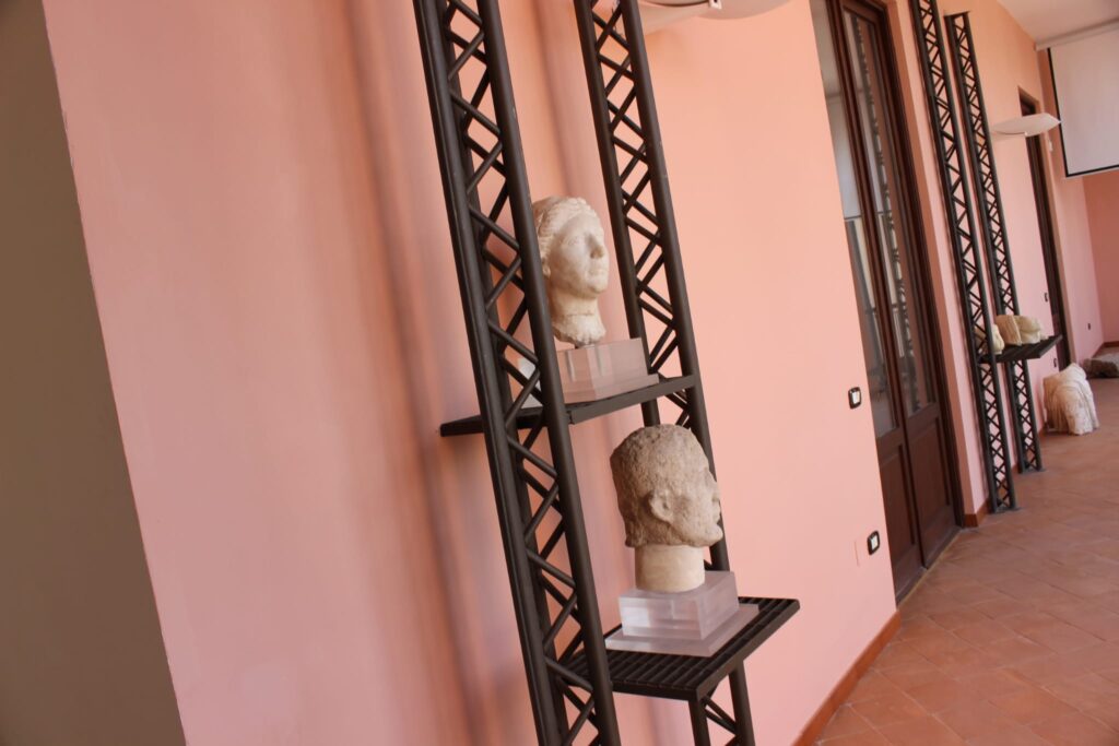 Avella  Visita ai monumenti da parte dei membri del Centro 66 dellArciconfraternita Universale di Santa Filomena