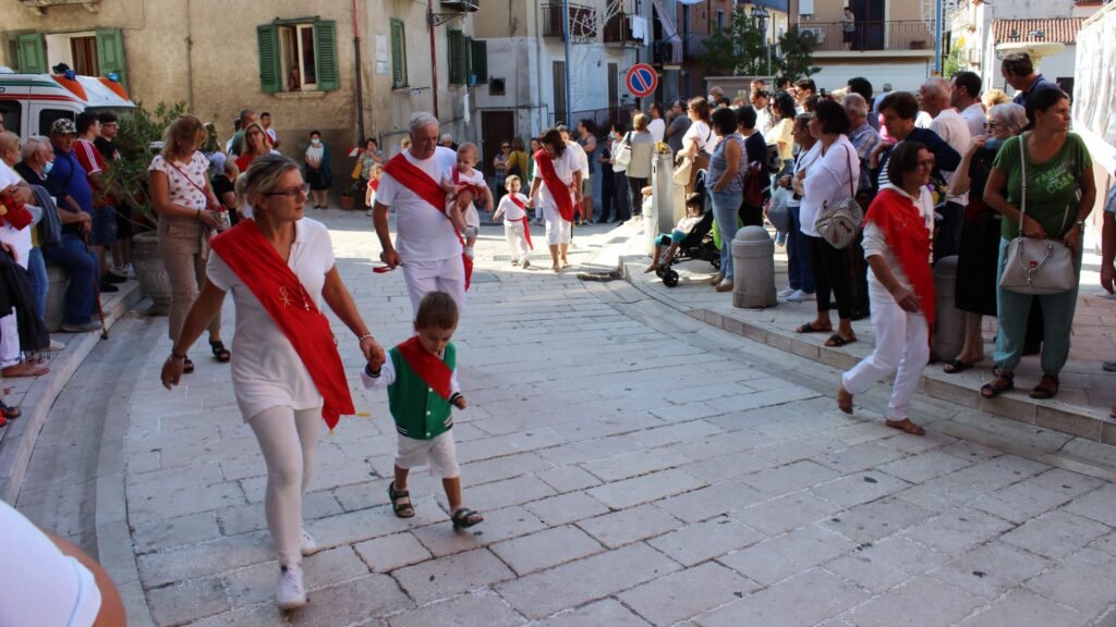 MUGNANO. Ieri la marcia dei Battenti in onore a San Pellegrino