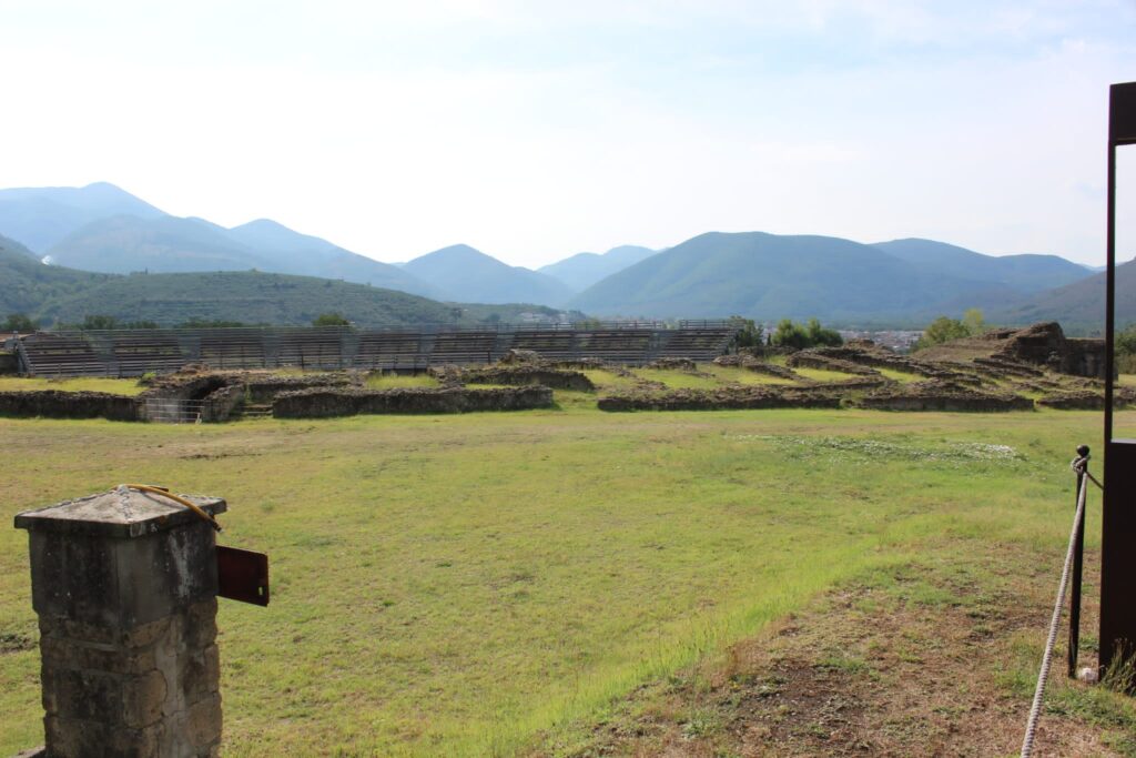 Avella  Visita ai monumenti da parte dei membri del Centro 66 dellArciconfraternita Universale di Santa Filomena